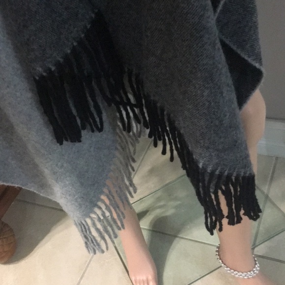 Charter club lightweight soft Cape/shrug Sweater. - Picture 2 of 4